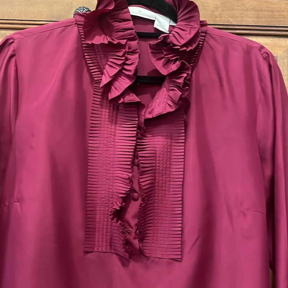 Soft surroundings 100% silk long sleeve blouse  ruffled collar & covered buttons - Picture 3 of 7
